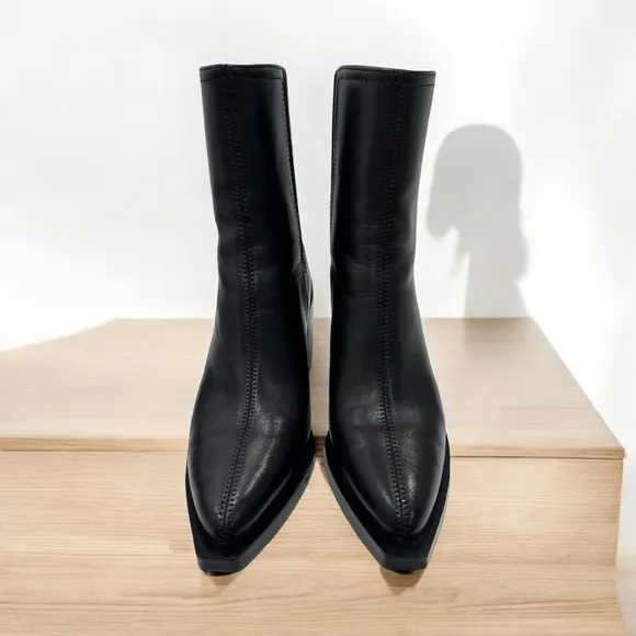 COACHPrestyn  Leather Chelsea Ankle Boots size 6 B