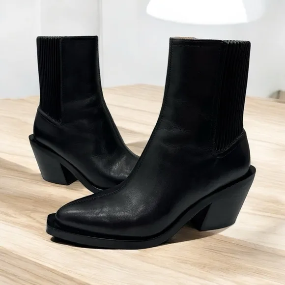COACHPrestyn  Leather Chelsea Ankle Boots size 6 B