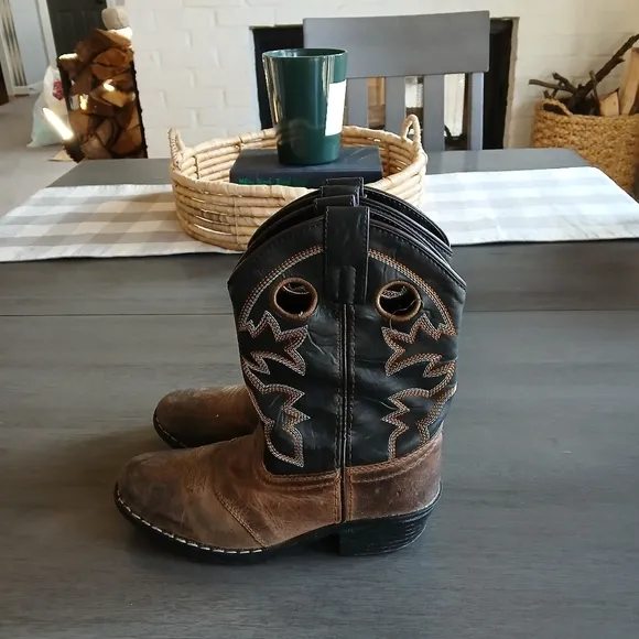 Cody James Boys Cowboy Boots - Brown and Black Youth 2 great shape