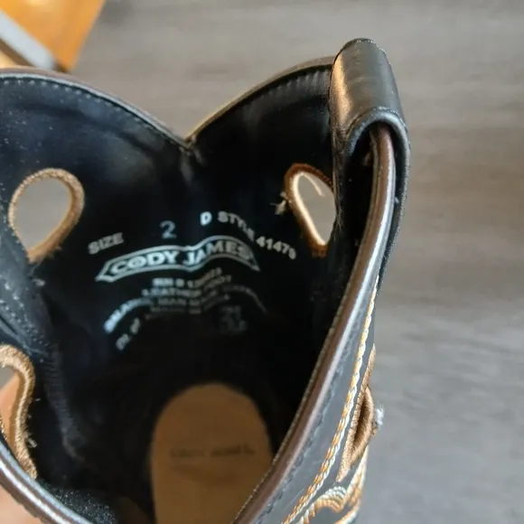 Cody James Boys Cowboy Boots - Brown and Black Youth 2 great shape