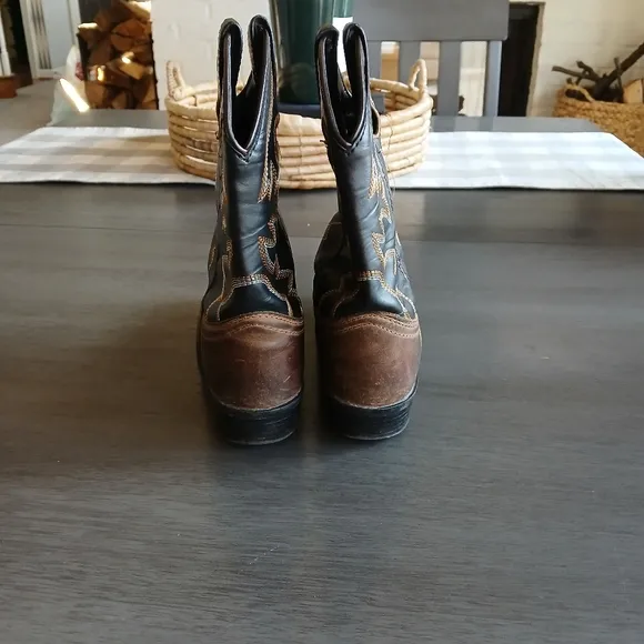 Cody James Boys Cowboy Boots - Brown and Black Youth 2 great shape