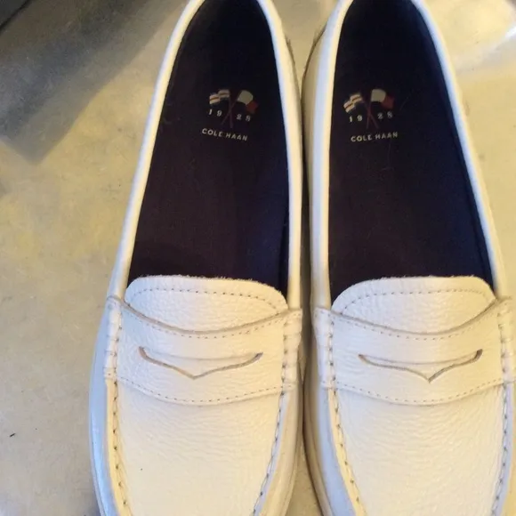 Cole Haan NWB Great Chalk White Leather Loafers 6.5