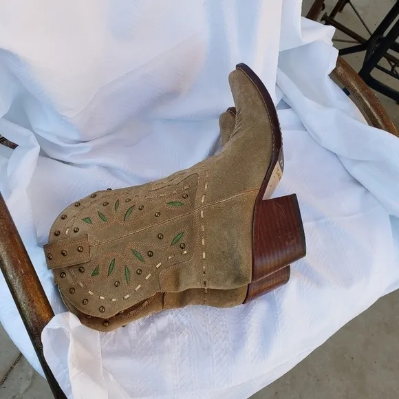 Cole Haan Western Studded Mid Calf‎ Cowgirl Boots Pull On Pointed Toe Sue…