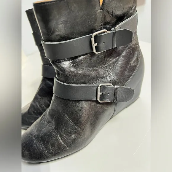 COMFORTIVA black buckle boots sz8
