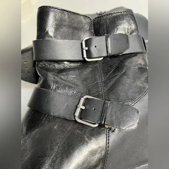 COMFORTIVA black buckle boots sz8