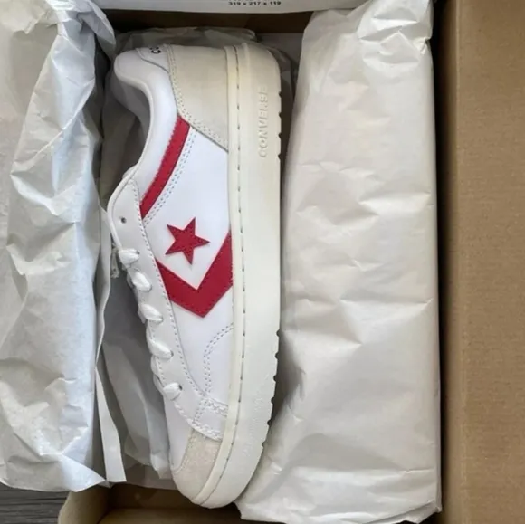 Converse Women's Pro Blaze Classic Sneaker Size 7.5