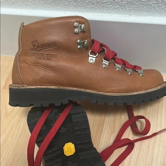COPY - Danner Brown Leather Hiking Boots with Red Laces Suze 9