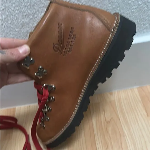COPY - Danner Brown Leather Hiking Boots with Red Laces Suze 9