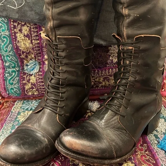 COPY - Free bird distressed saddle boots🌸🌸