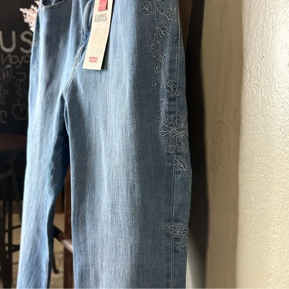 COPY - Levi's Embroidered High Rise Light Wash Boot Cut Jeans 18 Tall NWT