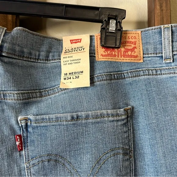 COPY - Levi's Embroidered High Rise Light Wash Boot Cut Jeans 18 Tall NWT