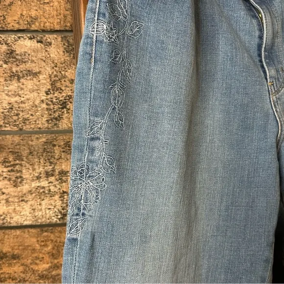 COPY - Levi's Embroidered High Rise Light Wash Boot Cut Jeans 18 Tall NWT