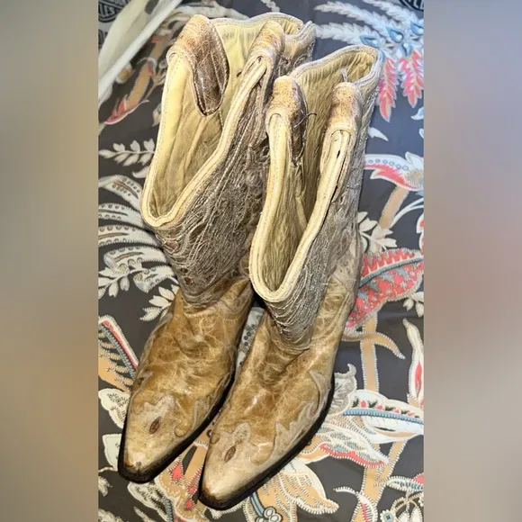 CORRAL Leather Distressed Butterfly Boots Women’s Size 9.5M