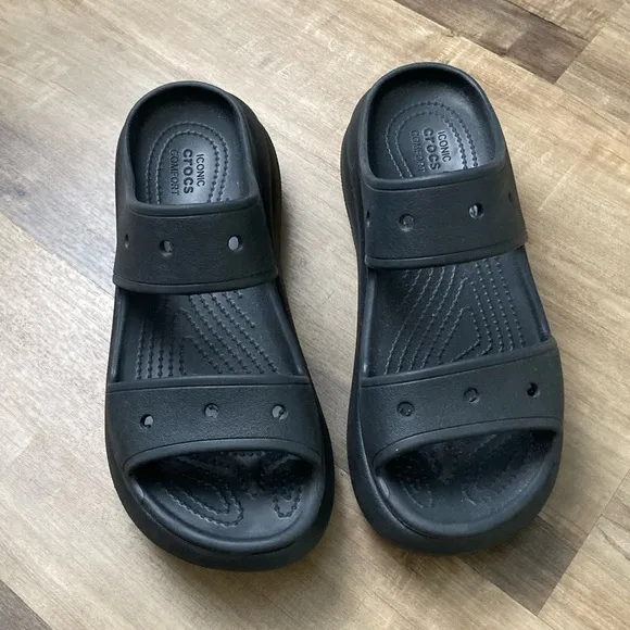 [Crocs] Classic Crush Sandals in Black Women's 9