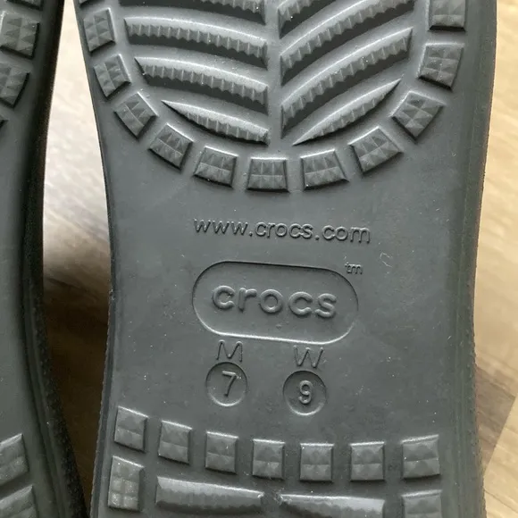 [Crocs] Classic Crush Sandals in Black Women's 9