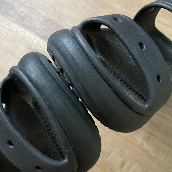 [Crocs] Classic Crush Sandals in Black Women's 9