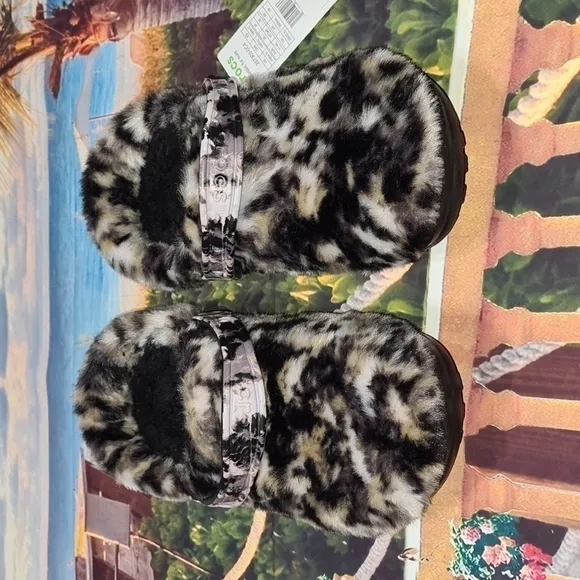 Crocs Classic Fur Clogs Sandals Animal Print NWT Size 8