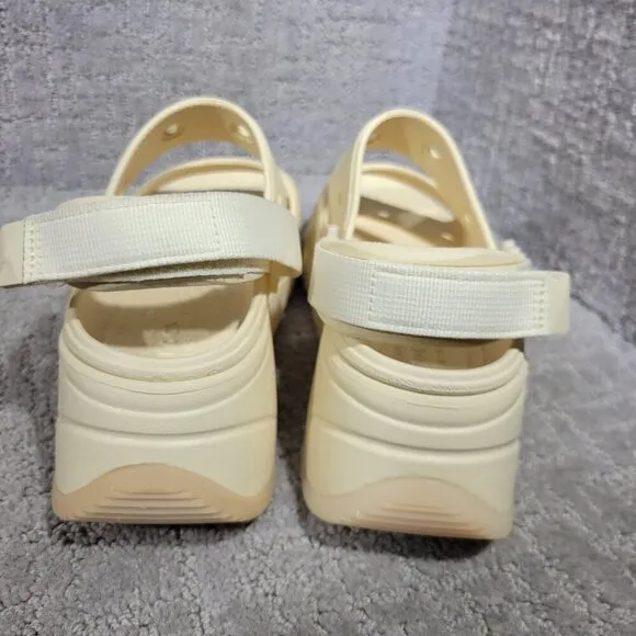 Crocs Classic Hiker Xscape Unisex Size L7 M5 Beige Vanilla Wedge Sandals 207670
