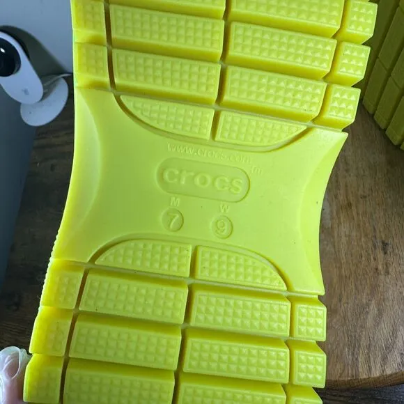 Crocs Classic Mega Cruch Clog Sandals Shoes Womens SIze 9 Green Lemonade