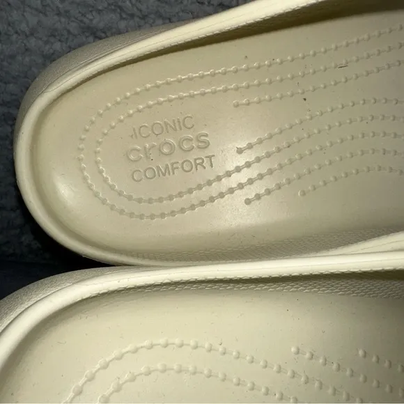 Crocs Shoes Mens 11 Beige Crush Two Strap Sandals Classic Vacation Travel Boho