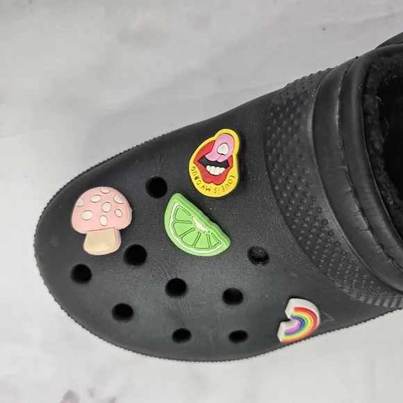 Crocs Womens 7 Mens 5 Black Fur Lined Jibbitz Clog Shoe Slip On Sandals Classic