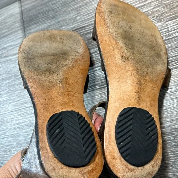 CYDWOQ brown leather sandals made in USA woman’s size 36 (d95)