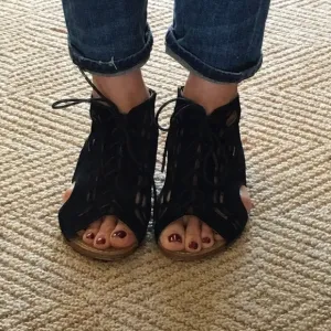 Cynthia Vincent black suede lace up gladiator sandals - size 7