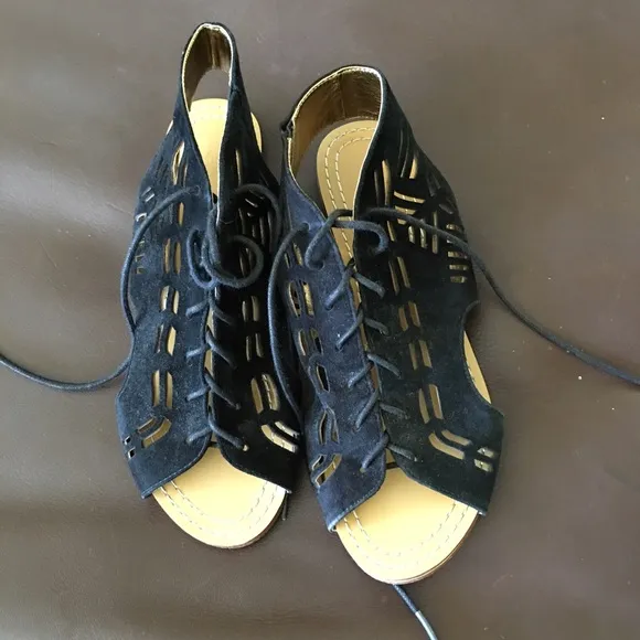 Cynthia Vincent black suede lace up gladiator sandals - size 7