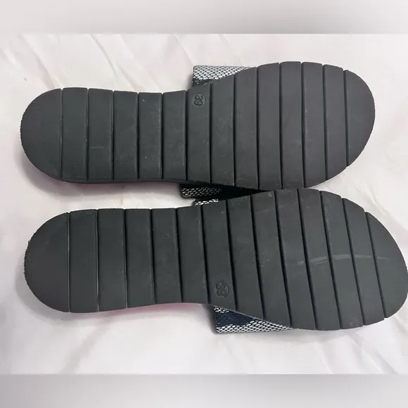 Daniella Lahavi rubber sandals size 39