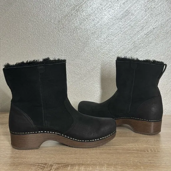 Dansko Bettie Women's 38 US 7.5-8 Black Nubuck Leather Sheepskin Ankle Boots