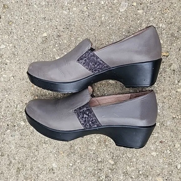 Dansko Jessica Grey/Taupe Nappa Leather Slip On Clogs Size 7.5 - 8 US 38 EU