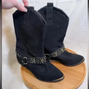 Diane Gilman black leather suede boots studded rhinestones size 7.5 Mid calf