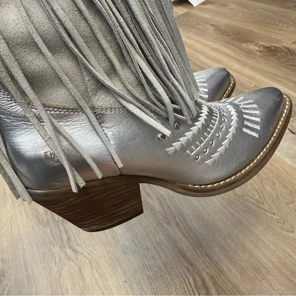 Dingo Silver Metallic Leather Cowboy Boots with Fringe size 7.5