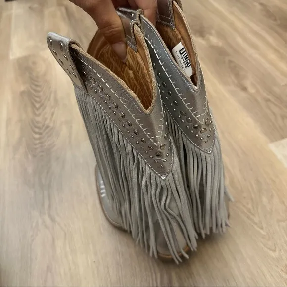 Dingo Silver Metallic Leather Cowboy Boots with Fringe size 7.5