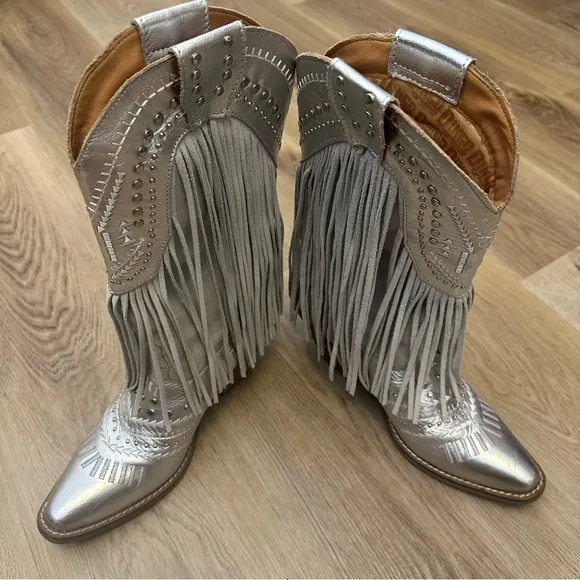Dingo Silver Metallic Leather Cowboy Boots with Fringe size 7.5