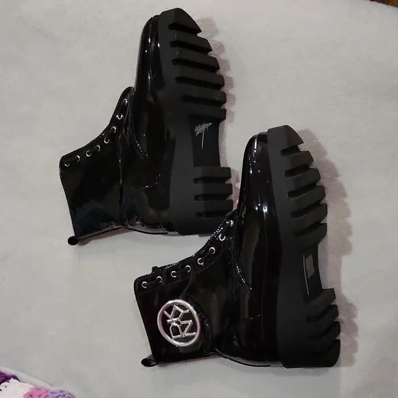 DKNY Boots 🖤