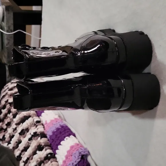 DKNY Boots 🖤