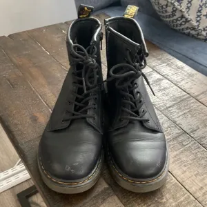 Doc Martens classic black boots size 3 kid