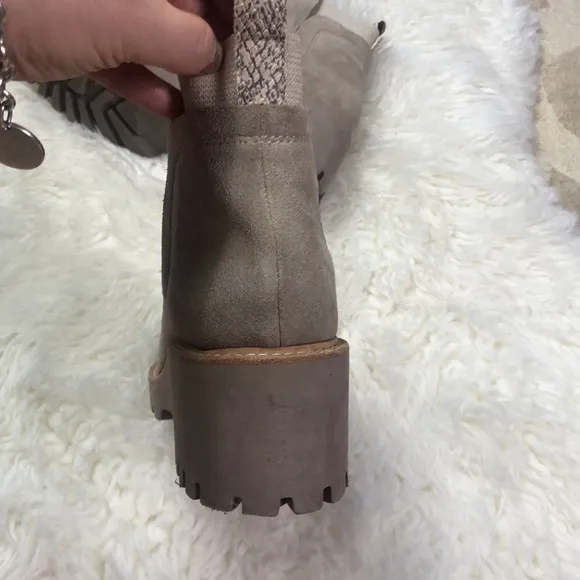 DOLCE VITA HUEY H20 BOOTS IN MUSHROOM SUEDE