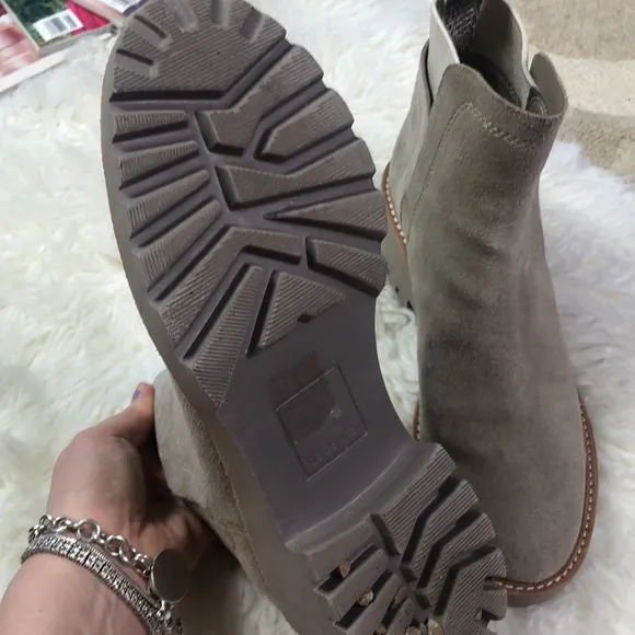 DOLCE VITA HUEY H20 BOOTS IN MUSHROOM SUEDE