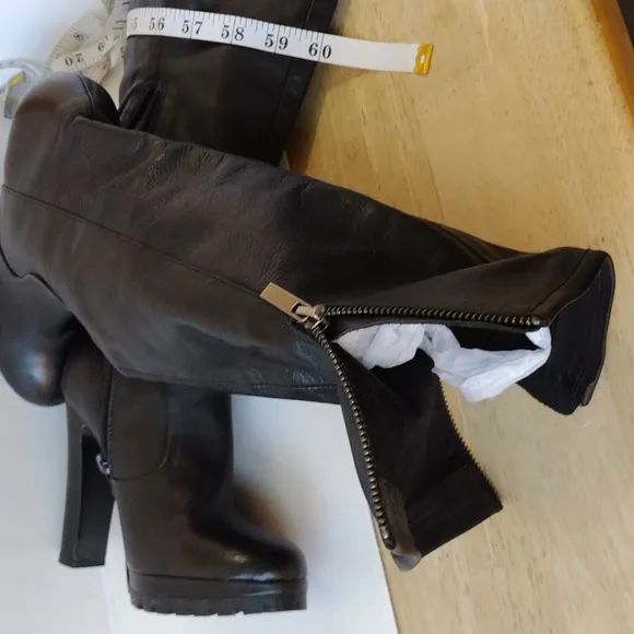Dolce Vita leather high  heels boots, 2 calves side zippers,  7