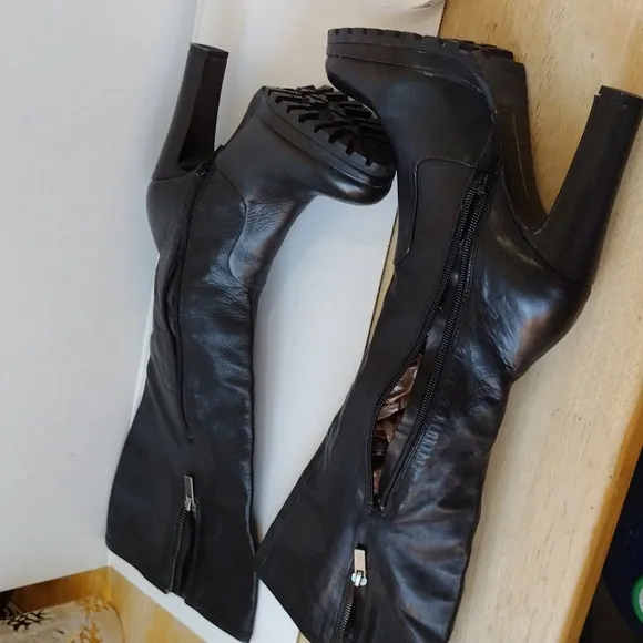 Dolce Vita leather high  heels boots, 2 calves side zippers,  7