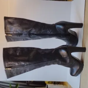 Dolce Vita leather high  heels boots, 2 calves side zippers,  7