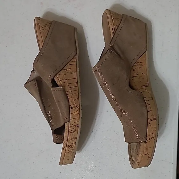 Donald J. Pliner cork wedge sandals size 10