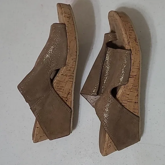 Donald J. Pliner cork wedge sandals size 10