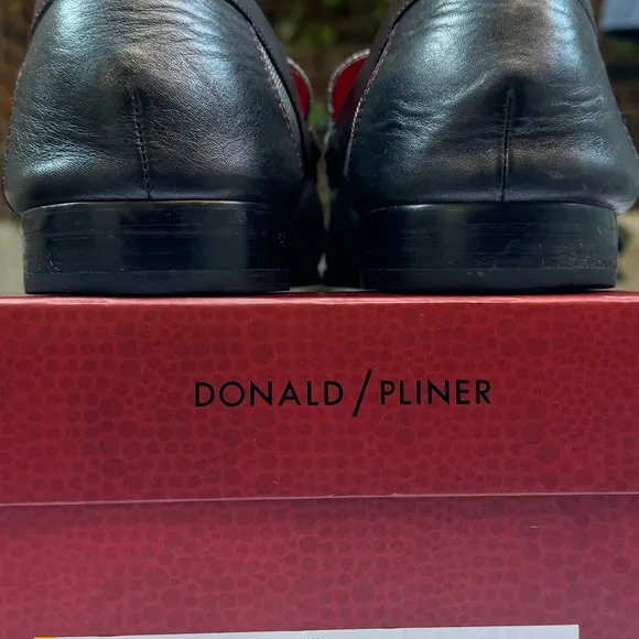 DONALD J. PLINER Dacio Loafers