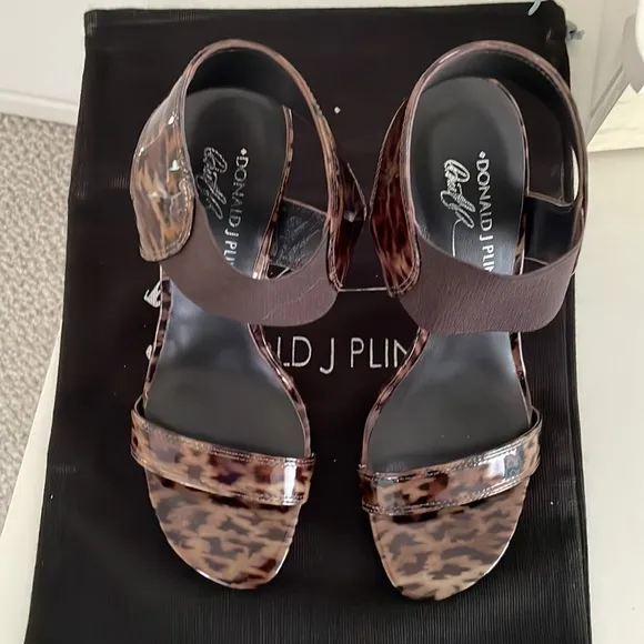 DONALD J PLINER Patent Sandals