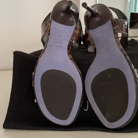 DONALD J PLINER Patent Sandals