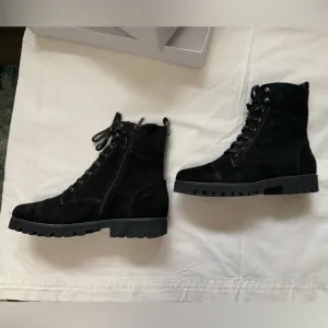 Donald Pliner Suede Mid-Calf Combat Boots (9.5)🌴