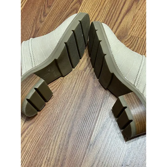 Donald Pliner Western Couture Womens 5.5 Ankle Slip On Shoes Suede ￼